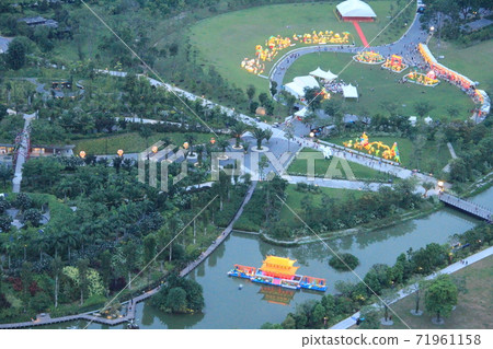 Singapore Botanic Gardens in the evening Singapore Botanic Gardens in the evening 71961158