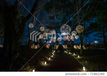 Illuminated night of the former Hosokawa Penitentiary House in autumn colors on autumn night Illuminated night of the former Hosokawa Penitentiary House in autumn colors on autumn night 71962260