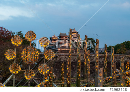 Illumination of Kumamoto Castle in autumn colors Illumination of Kumamoto Castle in autumn colors 71962528