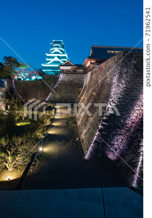 Illumination of Kumamoto Castle in autumn colors Illumination of Kumamoto Castle in autumn colors 71962541