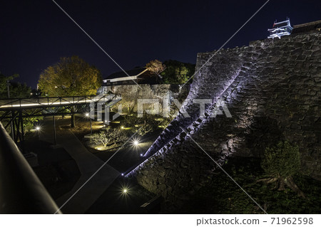 Illumination of Kumamoto Castle in autumn colors Illumination of Kumamoto Castle in autumn colors 71962598