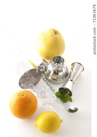 Make a cocktail with a shaker using grapefruit, orange, lemon and mint (white background) Make a cocktail with a shaker using grapefruit, orange, lemon and mint (white background) 71963679