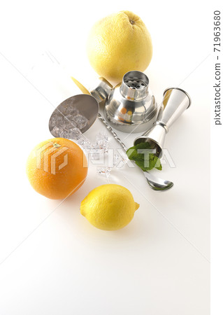 Make a cocktail with a shaker using grapefruit, orange, lemon and mint (white background) Make a cocktail with a shaker using grapefruit, orange, lemon and mint (white background) 71963680