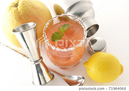 Cocktail image cut with cocktail shaker, grapefruit, lemon and salty dog (white background) Cocktail image cut with cocktail shaker, grapefruit, lemon and salty dog (white background) 71964068