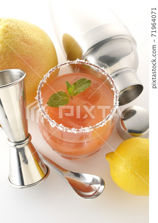 Cocktail image cut with cocktail shaker, grapefruit, lemon and salty dog (white background) Cocktail image cut with cocktail shaker, grapefruit, lemon and salty dog (white background) 71964071