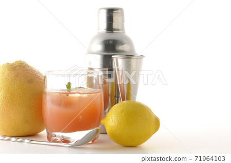 Cocktail image cut with cocktail shaker, grapefruit, lemon and salty dog (white background) 71964103
