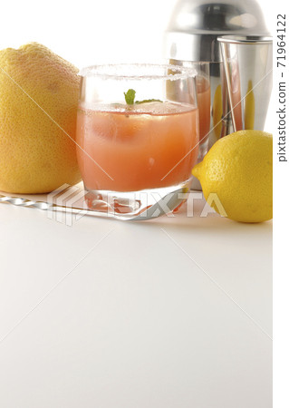 Cocktail image cut with cocktail shaker, grapefruit, lemon and salty dog (white background) Cocktail image cut with cocktail shaker, grapefruit, lemon and salty dog (white background) 71964122