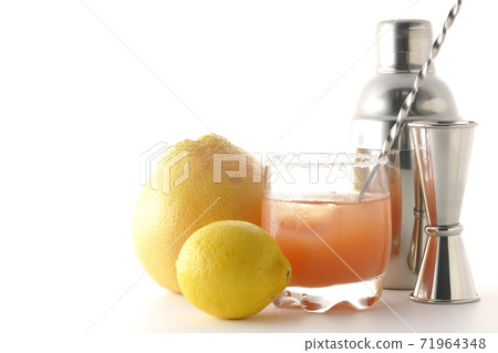 Cocktail image cut with cocktail shaker, grapefruit, lemon and salty dog (white background) Cocktail image cut with cocktail shaker, grapefruit, lemon and salty dog (white background) 71964348