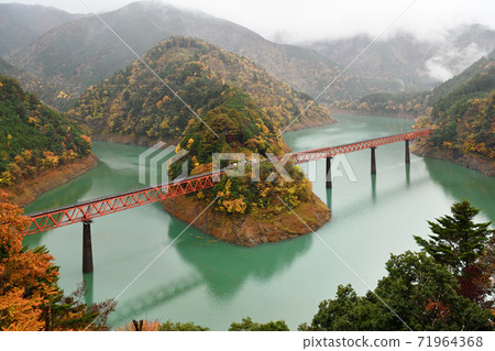 A trip along the Oigawa Railway, Okuoikojo Station in autumn colors 71964368