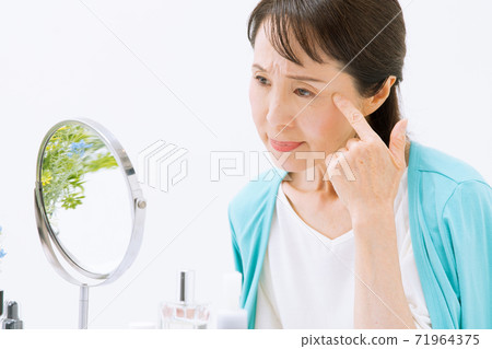 關心照鏡子的美麗 71964375