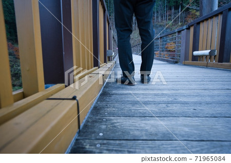 Suspension bridge, low angle Suspension bridge, low angle 71965084