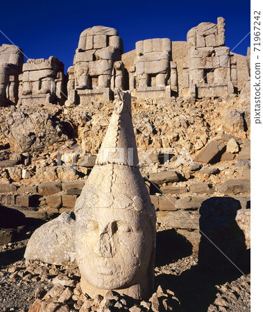 Statue of Antiochus I on the eastern terrace of Nemultdahu 71967242