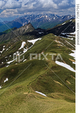 從竹之嶽山脊線和富士山看到的大金山 71967501