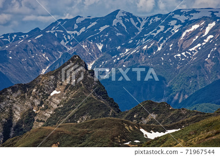 從竹之嶽山脊線和富士山看到的大金山 71967544
