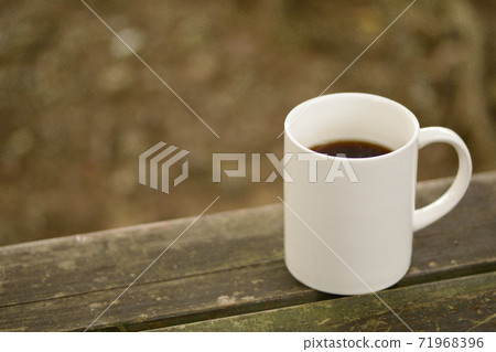 Coffee placed on an outdoor table 71968396