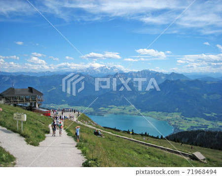 沙夫堡鐵路和沃爾夫岡湖俯瞰群山,薩爾茨·卡默古特,奧地利 沙夫堡鐵路和沃爾夫岡湖俯瞰群山,薩爾茨·卡默古特,奧地利 71968494