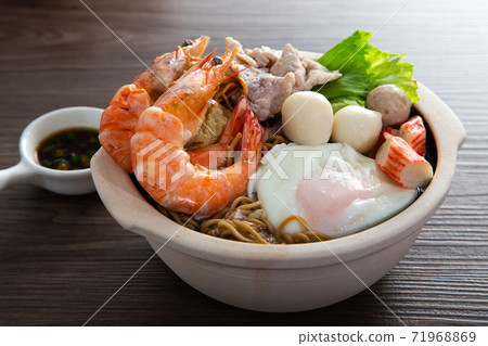 Clay Pot Yee Mee Seafood Noodle Soup Clay Pot Yee Mee Seafood Noodle Soup 71968869