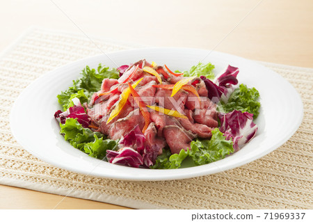 Roast beef salad Roast beef salad 71969337