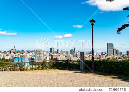 Aoba Castle Ruins and Sendai City in the Blue Sky 71969758