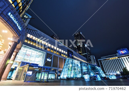 Night view of Sapporo station 71970462