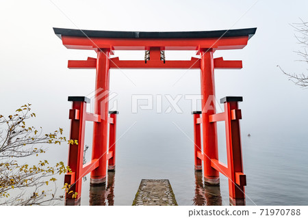 神奈川縣箱根町箱根神社和平鳥居 71970788