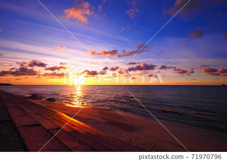 Tatami stone sunrise 71970796