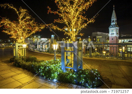 晚上從JR倉敷站北甲板拍攝照亮的長廊 晚上從JR倉敷站北甲板拍攝照亮的長廊 71971257