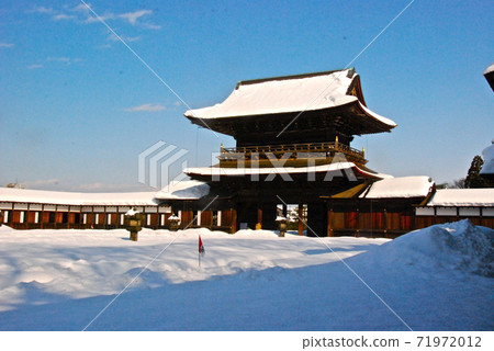 從內部看的瑞龍寺的“三門”（富山縣高岡市關本町35） 71972012