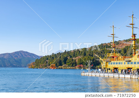 Autumn Lake Ashi Autumn Leaves Mt. Fuji Hakone Shrine Pleasure Boat Hakone Town, Kanagawa Prefecture Autumn Lake Ashi Autumn Leaves Mt. Fuji Hakone Shrine Pleasure Boat Hakone Town, Kanagawa Prefecture 71972250