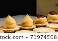Making caramel macarons, close-up. 71974506