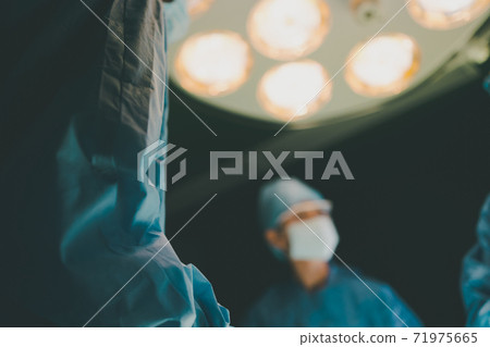 手術 外科的 手術衣 71975665