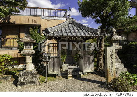 奈良縣吉野郡吉野町吉野金峰山地銅鳥居 71978035
