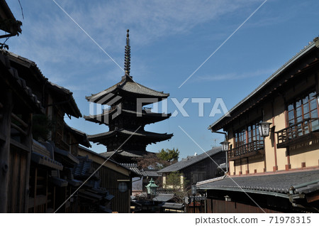 Yasaka Tower (Important Cultural Property) 71978315