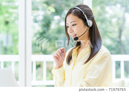 Students taking online classes Students taking online classes 71979765