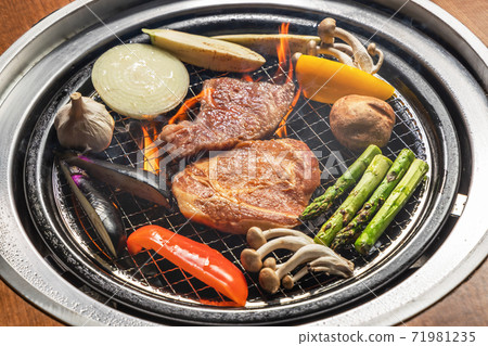 Japanese beef with luxury Japanese beef Japanese beef roasted meat set 71981235