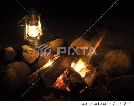 Bonfire camp Bonfire camp 71981265