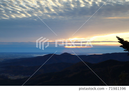 View of the sunrise at Kasumigaura from the Mt. Tsukuba Kazekae Pass View of the sunrise at Kasumigaura from the Mt. Tsukuba Kazekae Pass 71981396