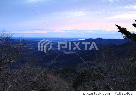 View of the sunrise at Kasumigaura from the Mt. Tsukuba Kazekae Pass View of the sunrise at Kasumigaura from the Mt. Tsukuba Kazekae Pass 71981402