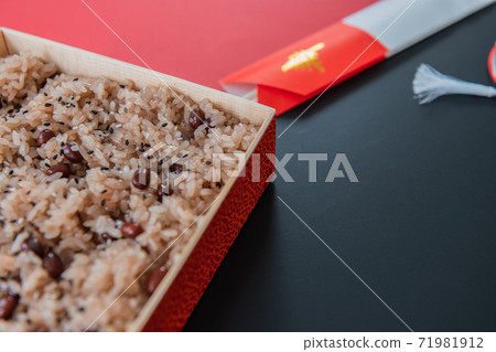 慶祝紅米黑色背景素材 慶祝紅米黑色背景素材 71981912