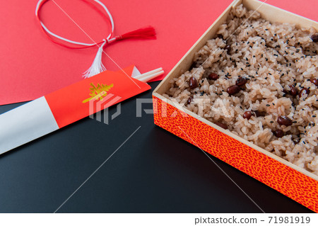 慶祝紅米黑色背景素材 慶祝紅米黑色背景素材 71981919