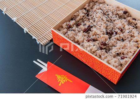 Celebration red rice black background material Celebration red rice black background material 71981924