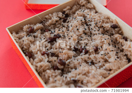 Red rice close-up red background material 71981994