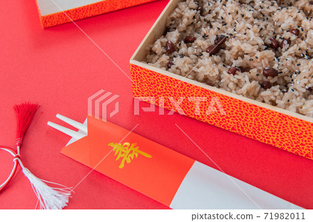 Red rice close-up red background material 71982011