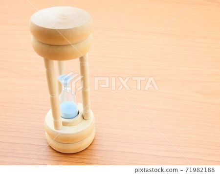 Hourglass (3) Hourglass (3) 71982188