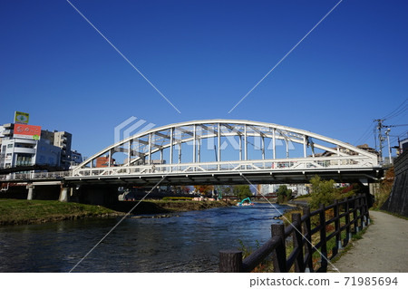 Kaiun Bridge on the Kitakami River that flows through Morioka City 71985694