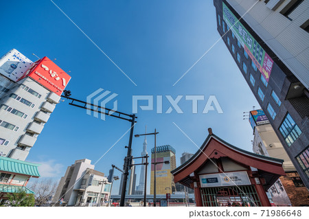Tokyo cityscape of Japan Overlooking Asakusa station and Tokyo Sky Tree that shines in the blue sky Tokyo cityscape of Japan Overlooking Asakusa station and Tokyo Sky Tree that shines in the blue sky 71986648