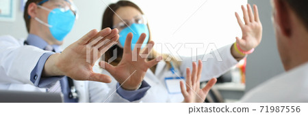 Doctors in medical masks disagree with colleagues 71987556