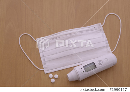 無紡布口罩和電子體溫計 71990137