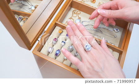 The gesture of putting on a sapphire ring 71990957
