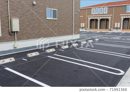 Building_newly built apartment exterior exterior private parking lot 71991368